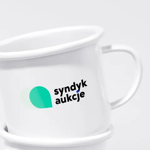 Kubek emaliowany z logo Syndyk Aukcje – branding digital grow